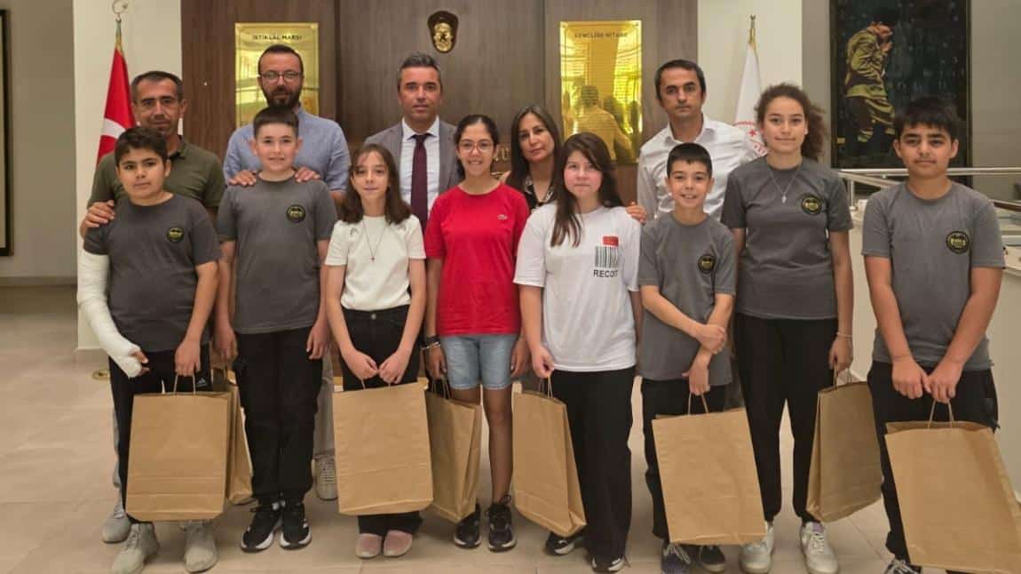 Olumlu Okul İklimi ve Akran Zorbalığı Projesinde  Yarışmalarda Dereceye Giren Öğrencilerimiz Ödüllerini Aldılar